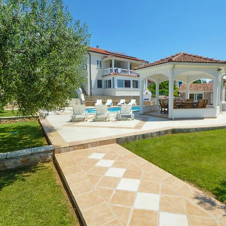 Appartement Aquanur-6 By Interhome